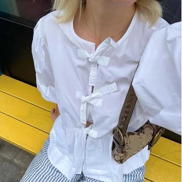 Tops - NWOT White Tie Front Blouse